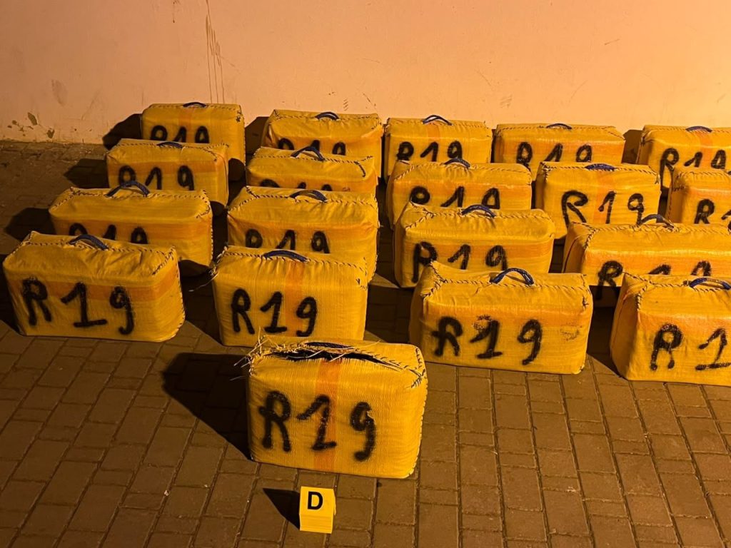 إحباط محاولتي تهريب أزيد من 1.8 طن من الشيرا بالناظور وسوق الأربعاء الغرب